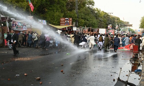 In pictures: Zaman Park turns into battlefield as PTI supporters block police from arresting Imran In pictures: Zaman Park turns into battlefield as PTI supporters block police from arresting Imran