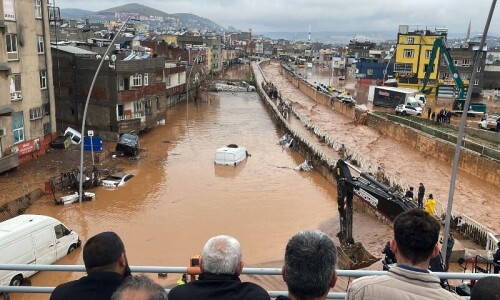 Flash floods kill at least 14 in Turkish quake zone Flash floods kill at least 14 in Turkish quake zone