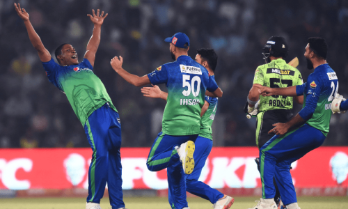 HBL PSL: Relentless Sultans rout Qalandars to reach final
