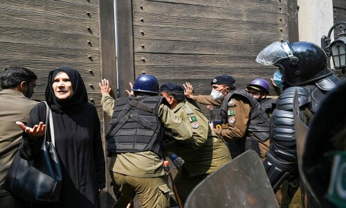 In pictures: Police raid Imran Khan&rsquo;s Zaman Park residence