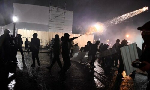 Paris slaps ban on protests opposite parliament Paris slaps ban on protests opposite parliament