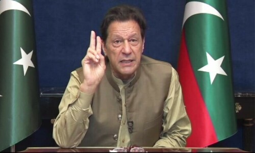 Irate Imran threatens legal action against police officers involved in &lsquo;attack&rsquo; on his Zaman Park residence