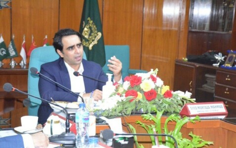 Govt rolls out Ramazan package at utility stores Govt rolls out Ramazan package at utility stores