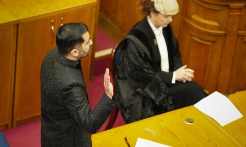 Humza Yousaf sworn in as Scotland&rsquo;s leader as bid for unity falters