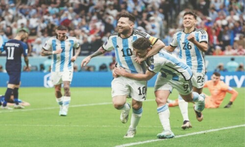 Milestone Messi shines in Argentine goal-fest Milestone Messi shines in Argentine goal-fest