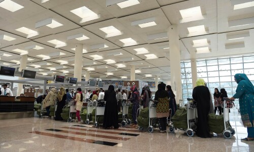 Govt begins outsourcing of three major airports Govt begins outsourcing of three major airports