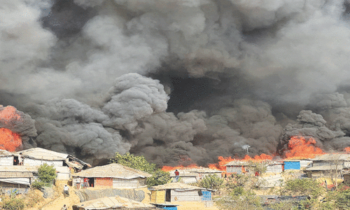 Blaze at Rohingya camp displaces thousands