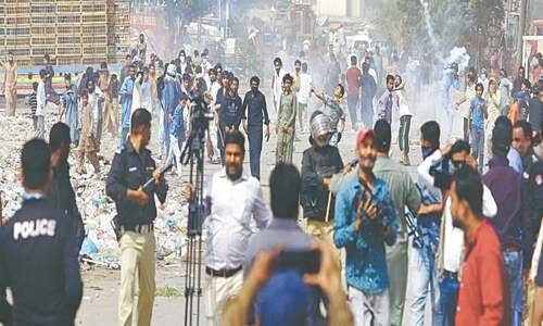 Violence erupts in Karachi’s Gulistan-i-Jauhar amid anti-encroachment drive Violence erupts in Karachi’s Gulistan-i-Jauhar amid anti-encroachment drive