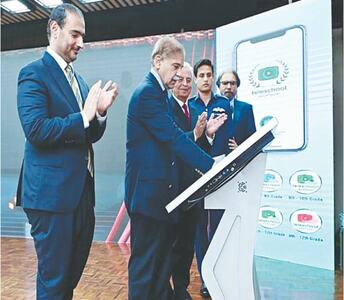 PM calls for &lsquo;tech revolution&rsquo; to improve education system