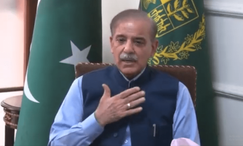 Govt hoists flag of distrust against CJP-led bench
