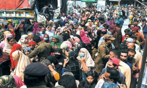 Five more injured in scuffle at flour distribution centre in Punjab Five more injured in scuffle at flour distribution centre in Punjab