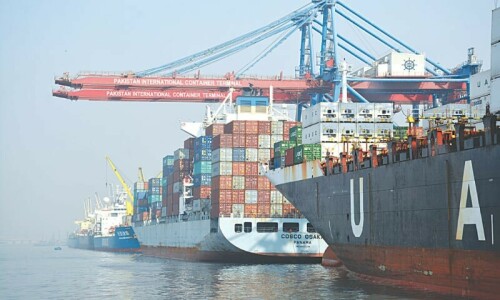 Pakistan&rsquo;s exports fall 15pc for seventh month in a row