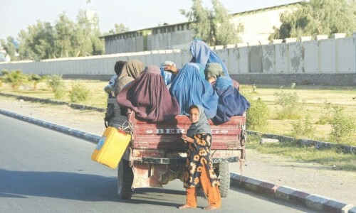Afghan Taliban restrain UN’s women staff from working Afghan Taliban restrain UN’s women staff from working