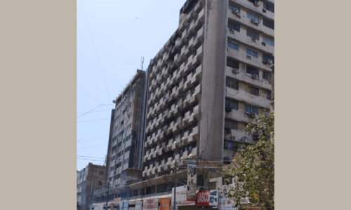 1 dead, 3 unconscious as fire erupts in building near Karachi’s generator market 1 dead, 3 unconscious as fire erupts in building near Karachi’s generator market