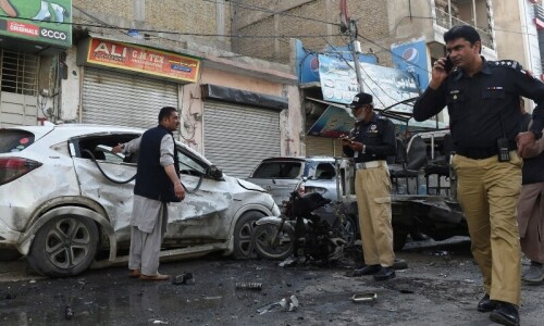 4 dead, 22 injured in separate blasts targeting police in Quetta 4 dead, 22 injured in separate blasts targeting police in Quetta