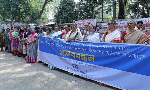 Cleric, three others held in Bangladesh for stoning woman over affair