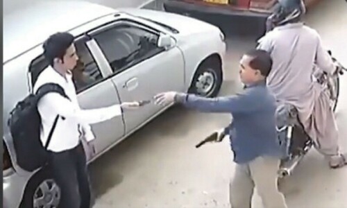 Armed robbers kill two more citizens over resistance in Karachi