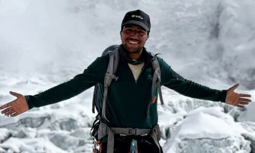 Sajid Sadpara becomes first Pakistani to scale Nepal&rsquo;s Annapurna peak sans supplemental oxygen, porters&rsquo; support
