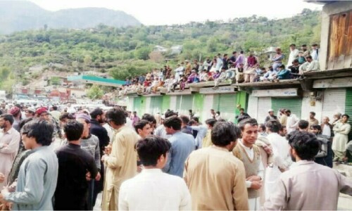 Torghar people block road after SHO slaps flour truck driver in Mansehra