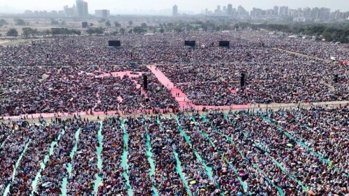 11 people die of sunstroke near Mumbai after open-air award function