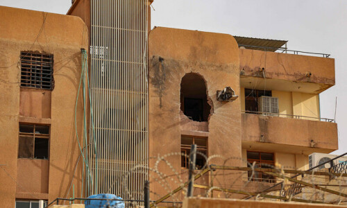 Heavy gunfire rocks Khartoum right after Sudan truce due to take effect