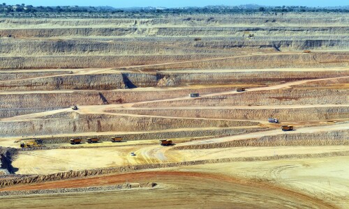 Chinese mine operator in Thar halves production