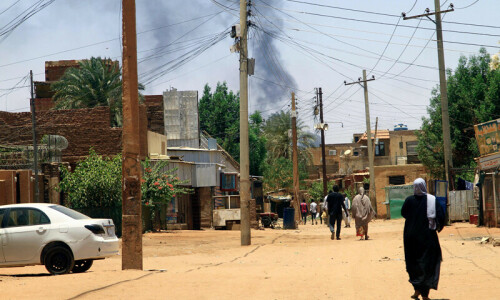 Thousands flee Sudan capital as clashes rage despite truce Thousands flee Sudan capital as clashes rage despite truce