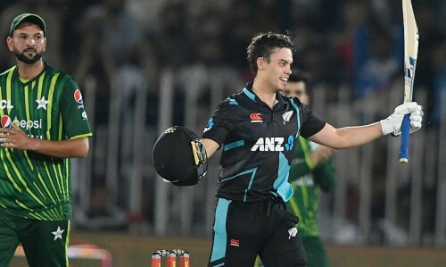 Chapman&rsquo;s hundred stuns Pakistan as NZ square series