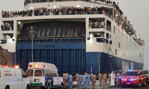 Ship carrying 37 Pakistanis from Sudan port reaches Jeddah: FO