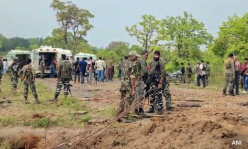 10 Indian policemen killed in attack blamed on Maoist rebels