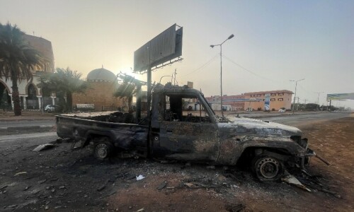 Sound of air strikes echoes in Khartoum as US pushes for longer truce Sound of air strikes echoes in Khartoum as US pushes for longer truce