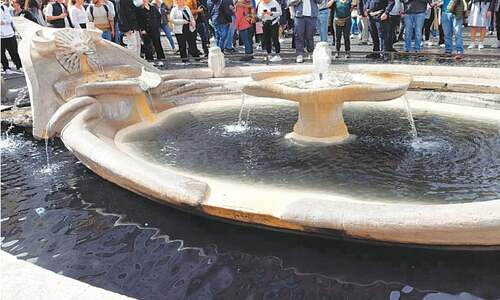 Climate activists turn landmark Rome fountain black