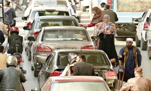 Beggars swarm roads of Rawalpindi
