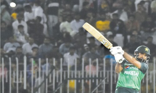 Fantastic Fakhar flays NZ again as Pakistan go 2-0 up