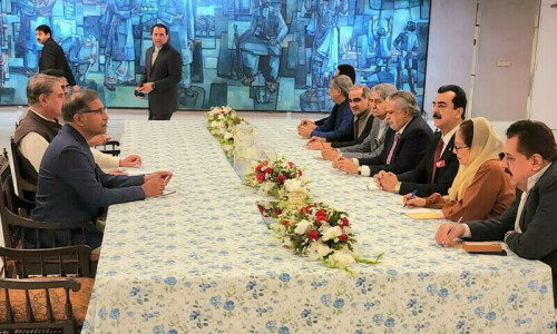 Govt-PTI talks: &lsquo;Yes&rsquo; to polls in one go but date yet to be decided