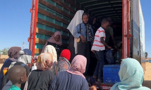 Air strikes heard in Sudan&rsquo;s capital after more truce pledges