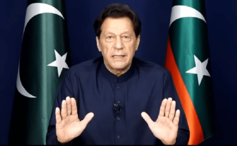 Hit streets today to support judiciary, Imran tells nation Hit streets today to support judiciary, Imran tells nation
