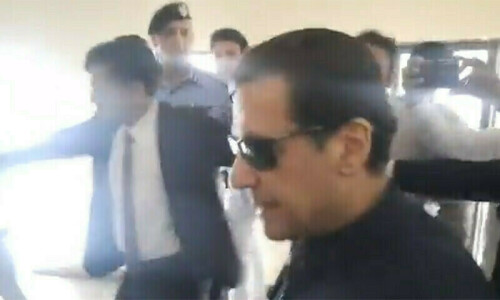 سپریم کورٹ کا عمران خان کو فوری رہا کرنے کا حکم