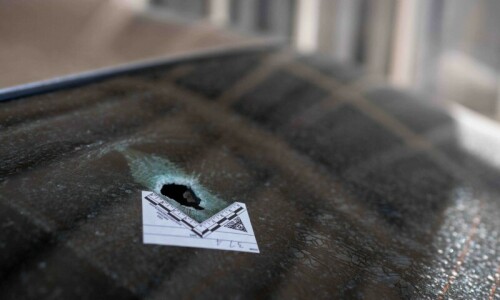 Teenaged gunman kills 3, wounds 6 in US Teenaged gunman kills 3, wounds 6 in US