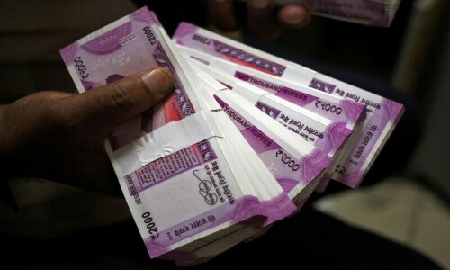 India to withdraw 2,000-rupee notes from circulation India to withdraw 2,000-rupee notes from circulation