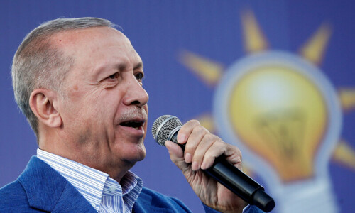 Erdogan pays homage to Islamic idol Adnan Menderes on eve of Turkey vote