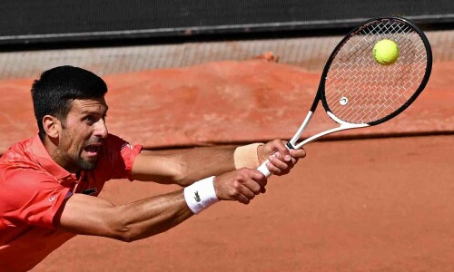 Djokovic battles  into French Open second round