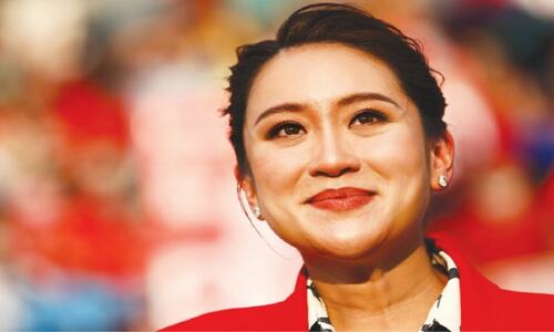 Thai PM candidate gives birth two weeks before election