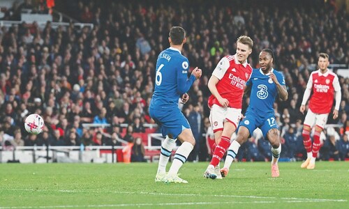 Odegaard vows &lsquo;fight to the end&rsquo; after firing Arsenal back to the top