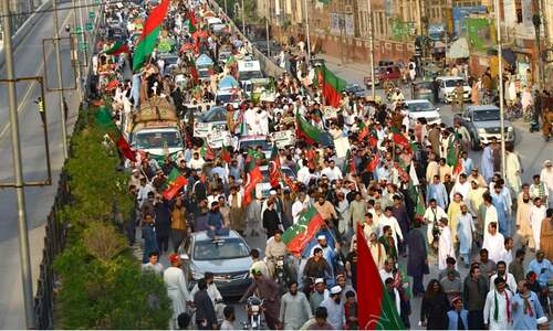 Imran plans more rallies, warns against breach of SC order