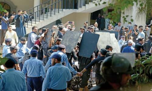 Plan to arrest Imran by police changed at eleventh hour