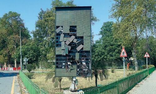Clashes in parts of Lahore as military called in Clashes in parts of Lahore as military called in