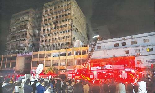 Big fire hits Karachi’s Rimpa Plaza Big fire hits Karachi’s Rimpa Plaza