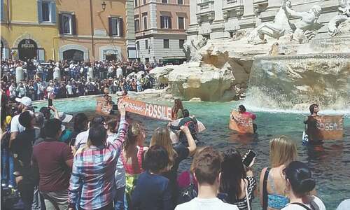 Climate activists turn Rome&rsquo;s Trevi Fountain black