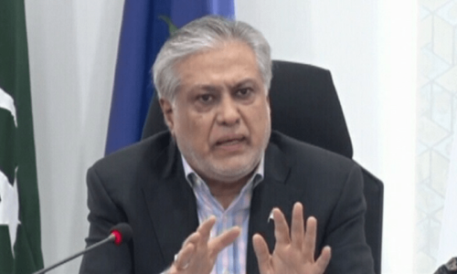 Dar reassures businessmen of economic revival Dar reassures businessmen of economic revival
